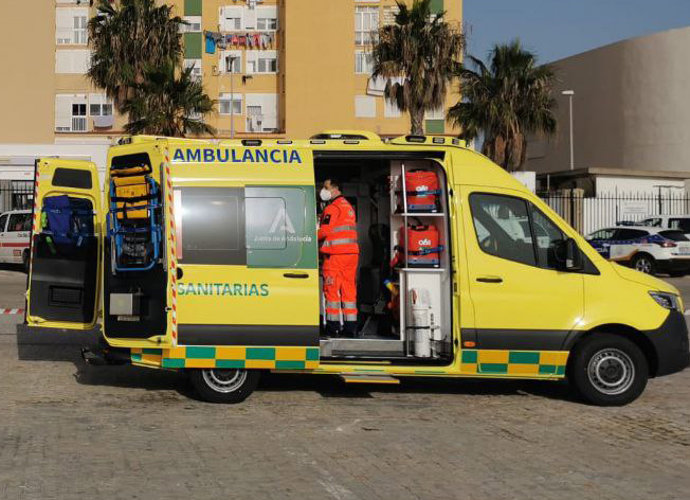 Ndp Ces 061 (Adjuntamos Fotografía) Sobrevive En Sevilla A Tres Paradas Cardiacas Gracias A Una Cadena De Supervivencia