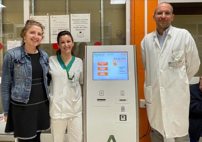 Unos 250 pacientes al día se benefician del nuevo gestor de turno del área de Extracciones en Hospital Clínico