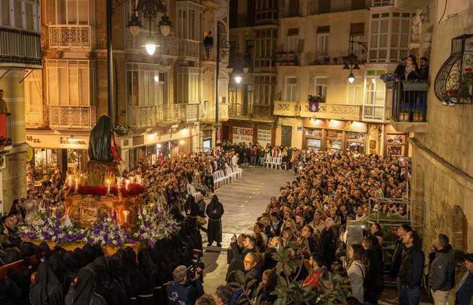 La primera procesión de la Semana Santa de España recorre el casco histórico de Cartagena