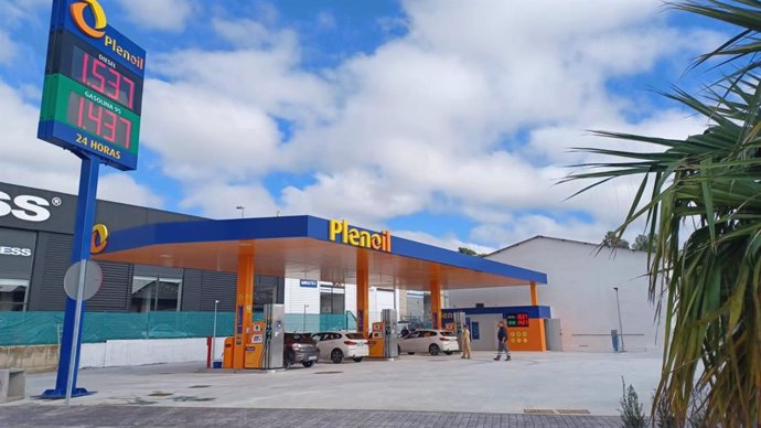 Archivo - Nueva gasolinera de Plenoil en Chiclana de la Frontera (Cádiz)