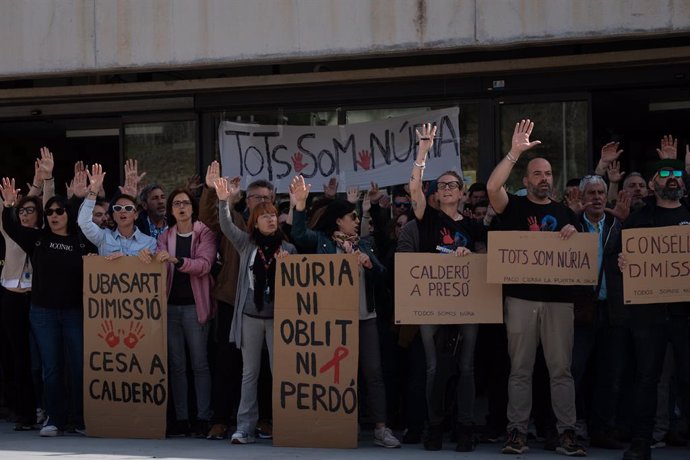 Uns 40 funcionaris de presons davant la presó de Brians 2 (Barcelona) 