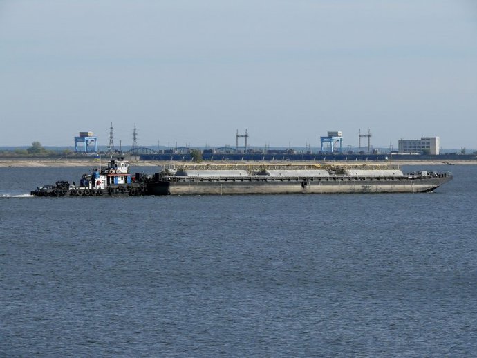 Archivo - Imagen de archivo de una central hidroeléctrica en Kaniv, en el río Dniéper. 