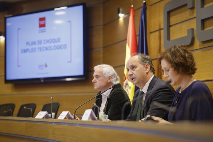 El consejero de Digitalización, Miguel López-Valverde, en la sede de CEIM