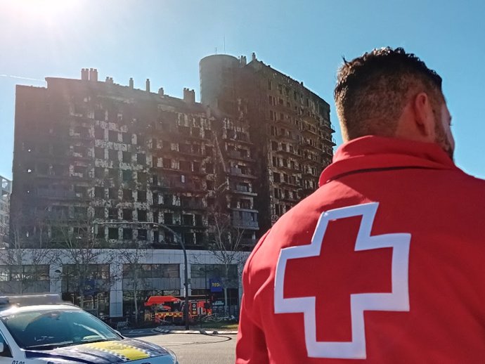 Cruz Roja atendió a 117 personas durante la emergencia del incendio en Campanar (Valencia)