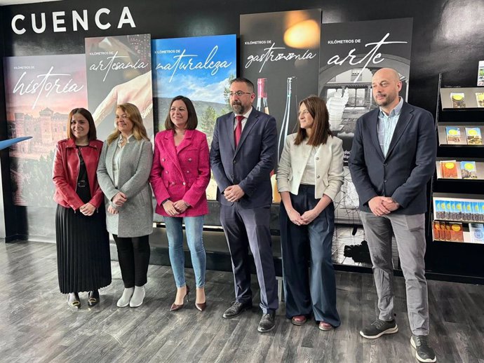 Inauguración de la oficina de turismo del AVE en Cuenca.