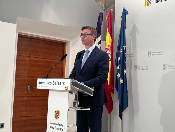 El vicepresidente del Govern, Antoni Costa, durante la rueda de prensa posterior al Consell de Govern.