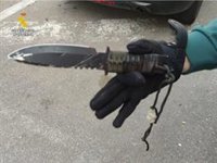 Tres detenidos por una reyerta con un cuchillo táctico en la calle en Torrevieja