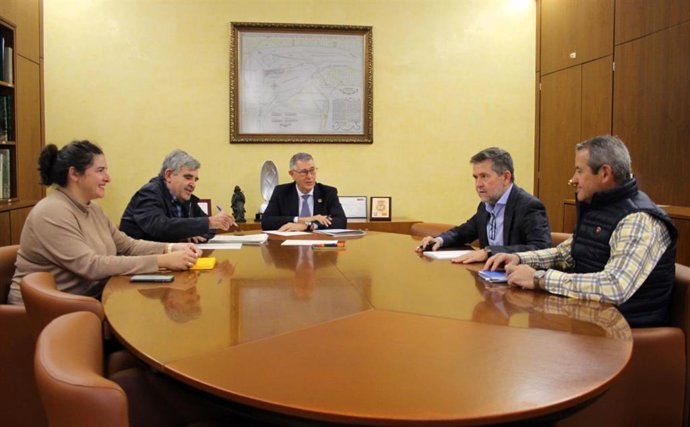 El presidente de la CHS mantiene una reunión de trabajo con la CR de Lorca