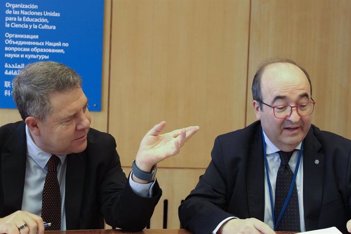 El presidente de C-LM, Emiliano García-Page, y el embajador de España en la Unesco, Miquel Iceta.