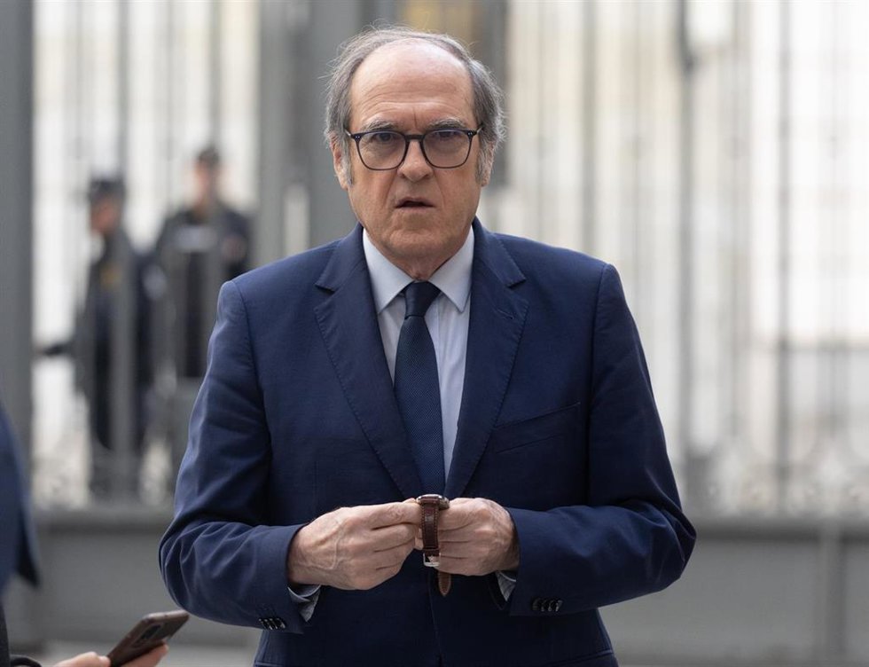 El Defensor del Pueblo, Ángel Gabilondo, a su llegada para hacer entrega del Informe anual 2023 del Defensor del Pueblo, en el Salón de Pasos Perdidos, a 22 de marzo de 2024, en Madrid (España).