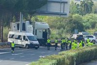 Un nuevo juez deja en libertad provisional al conductor del camión del accidente mortal de la AP-4