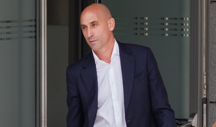 El expresidente de la Real Federación Española de Fútbol (RFEF), Luis Rubiales, sale de declarar en la Audiencia Nacional
