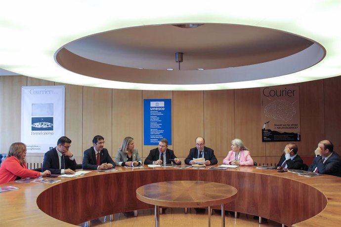 Reunión entre el presidente de C-LM, Emiliano García-Page, y el embajador de España ante la Unesco, Miquel Iceta.