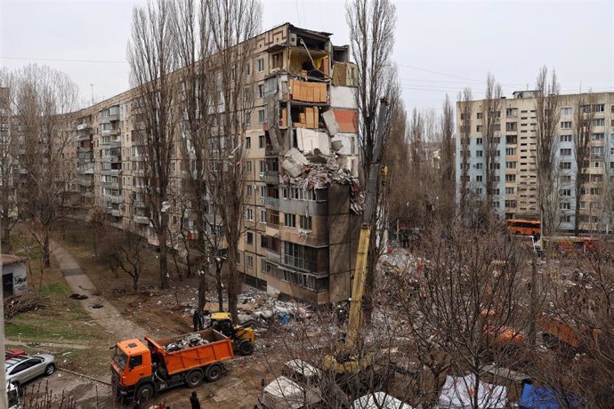 Edificio en Odesa alcanzado por un misil ruso.