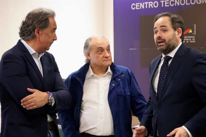 El presidente del PP en C-LM, Paco Núñez, reunido con empresarios de la región.