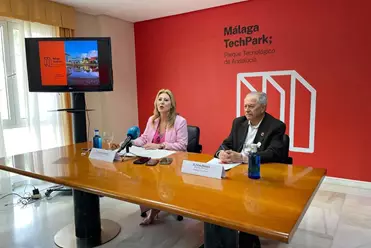 La consejera de Economía, Hacienda y Fondos Europeos de la Junta de Andalucía, y presidenta de Málaga TechPark, Carolina España, en rueda de prensa en Málaga