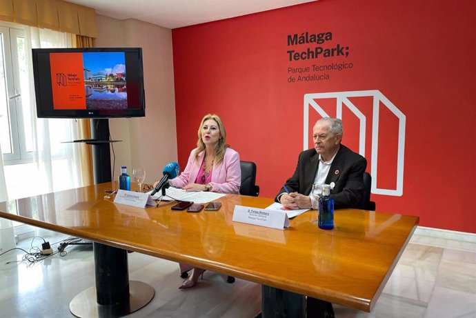 La consejera de Economía, Hacienda y Fondos Europeos de la Junta de Andalucía, y presidenta de Málaga TechPark, Carolina España, en rueda de prensa en Málaga