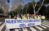 Foto: Cerca de 200 agricultores y 20 tractores protestan en Valladolid contra la "pésima" gestión de la CHD