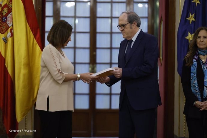 La presidenta del Congreso, Francina Armengo, y el Defensor del Pueblo, Ángel Gabilondo.