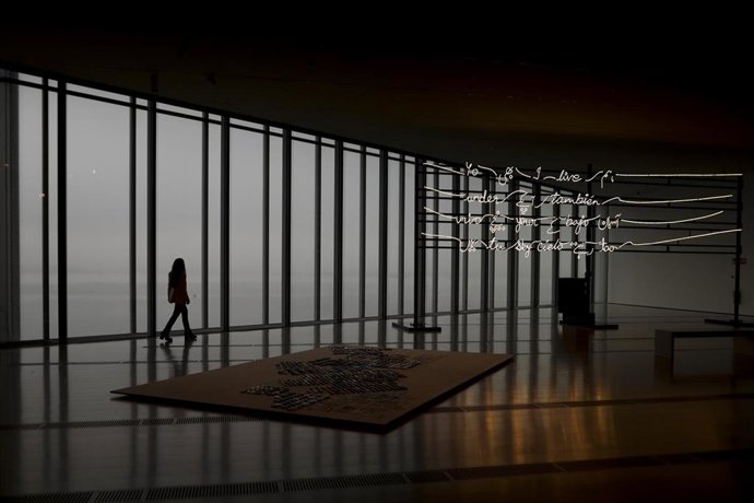 Exposición 'Yo también vivo bajo tu cielo' de Shilpa Gupta en el Centro Botín