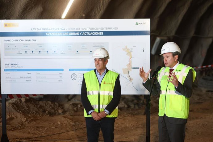 El Secretario de Estado de Transportes, José Antonio Santano, junto al consejero de Cohesión Territorial, Óscar Chivite