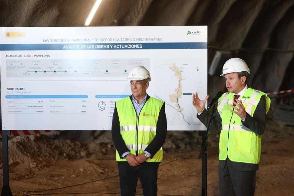 El Secretario de Estado de Transportes, José Antonio Santano, junto al consejero de Cohesión Territorial, Óscar Chivite