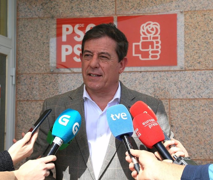 El portavoz parlamentario del PSdeG y candidato a la Secretaría Xeral de la formación, José Ramón Gómez Besteiro, en declaraciones a los medios