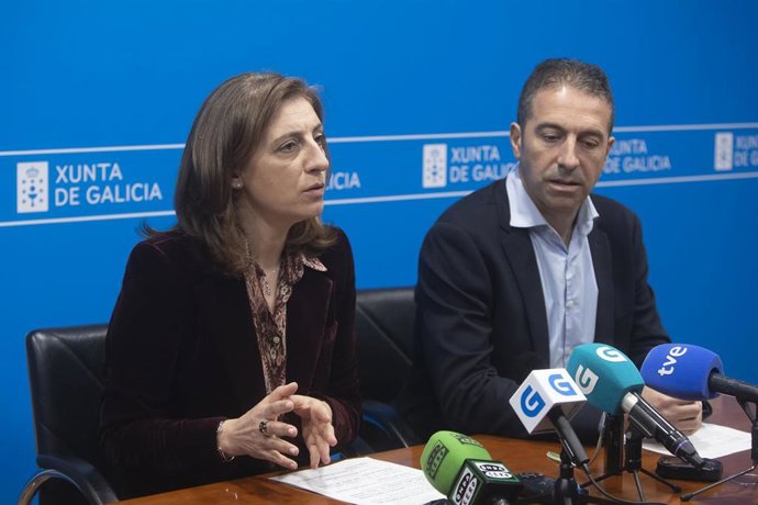 L vicepresidenta segunda y conselleira de Medio Ambiente, Territorio e Vivenda en funciones, Ángeles Vázquez, y el conselleiro do Mar en funciones,, Alfonso Villares, en rueda de prensa.