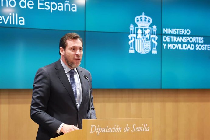 El ministro Óscar Puente presenta actuaciones de mejora en infraestructuras de transportes de la provincia de Sevilla