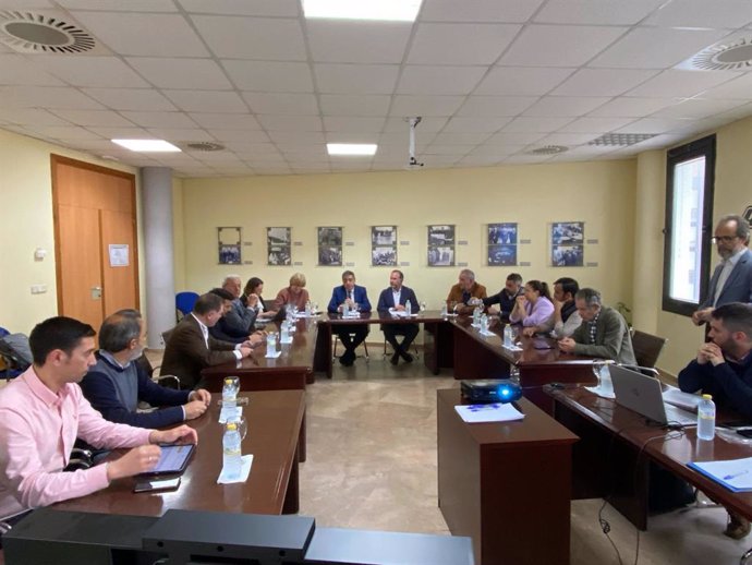 Imagen de la reunión en la capital onubense entre entidades empresariales de Huelva y Almería para tratar el plan de erradicación de los asentamientos.