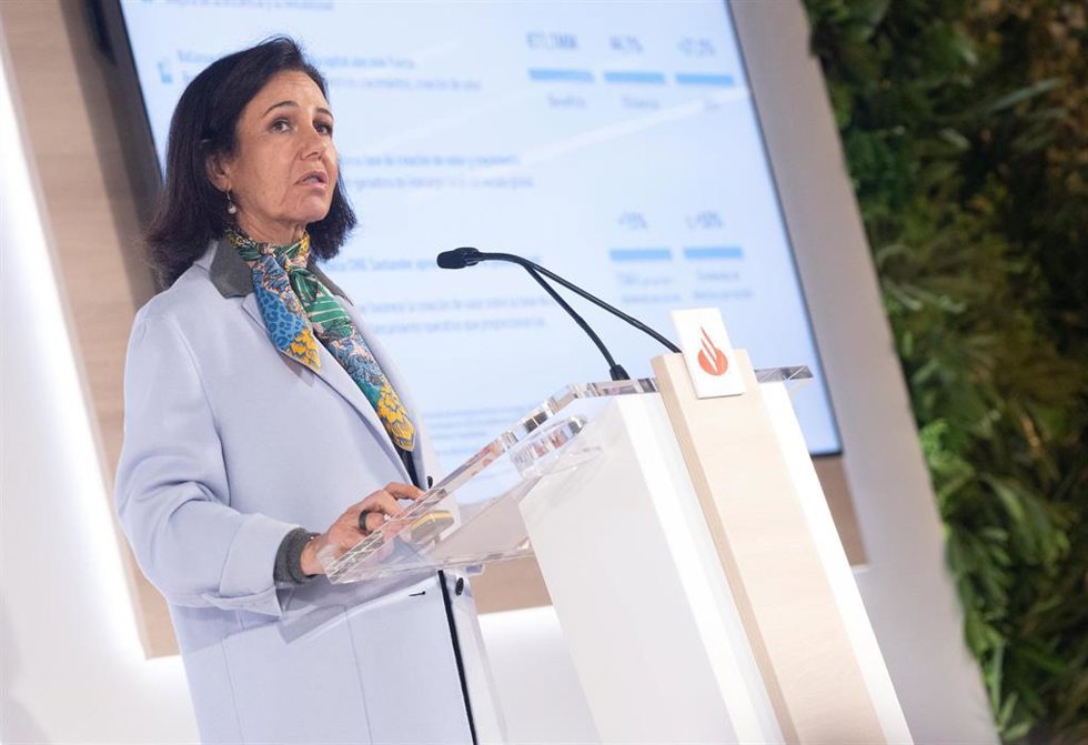 Archivo - La presidenta del Banco Santander, Ana Botín, durante la presentación de los resultados del 2023 del Grupo Santander, en la Ciudad Grupo Santander, a 31 de enero de 2024, en Boadilla del Monte, Madrid (España).