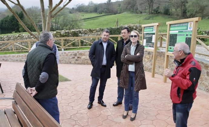 La consejera de Turismo, Eva Guillermina Fernández, inaugura la nueva área de recepción de visitantes del Parque Natural Saja Besaya
