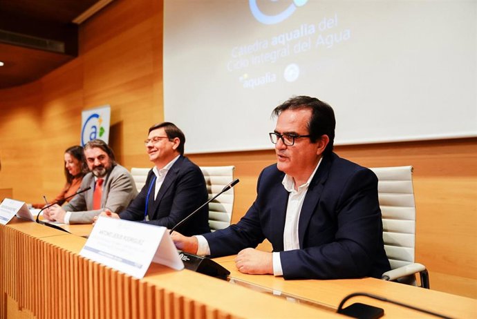 El diputado provincial Antonio Jesús Rodríguez en la jornada de la Cátedra Aqualia-UAL