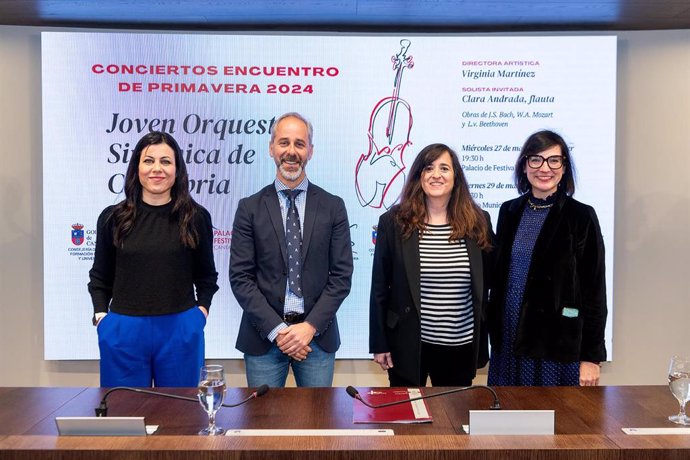 El consejero de Educación, Formación Profesional y Universidades, Sergio Silva, presenta la Joven Orquesta Sinfónica de Cantabria (JOSCAN)