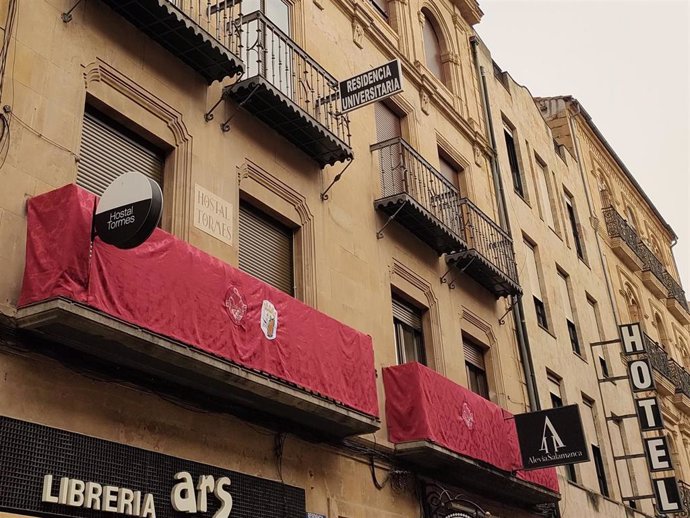 Nuevas balconeras de la Junta de la Semana Santa en Salamanca