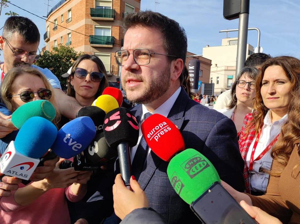 El presidente de la Generalitat, Pere Aragons, en declaraciones en Viladecans (Barcelona)