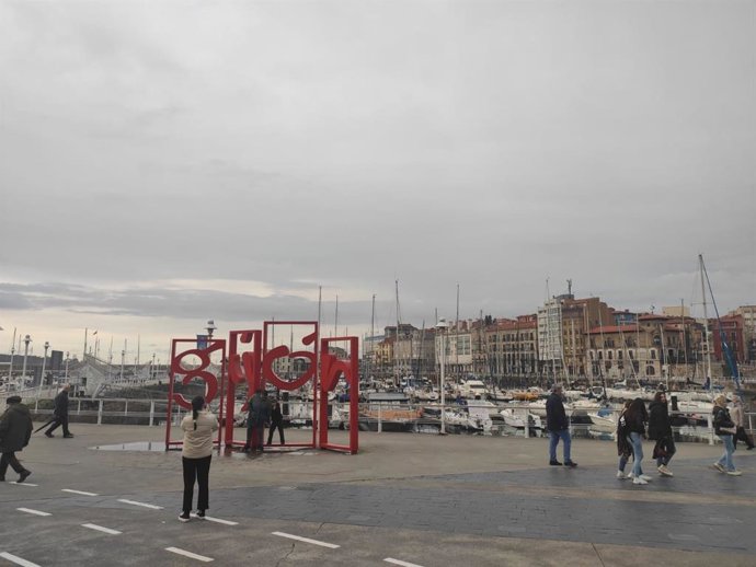 Archivo - Gijón, letronas, puerto deportivo, turismo, invierno