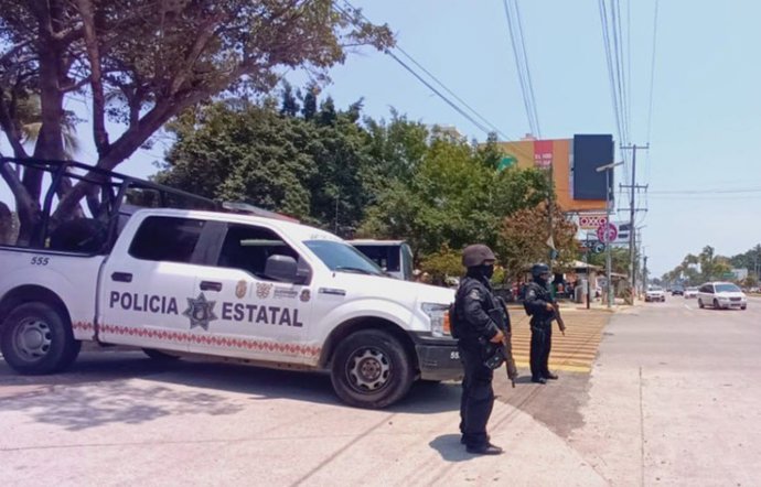 Archivo - Agentes de la Policía estatal de Guerrero en Acapulco