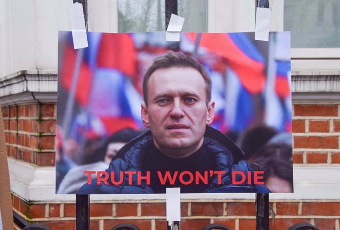 Archivo - Imagen de archivo de una pancarta del fallecido disidente ruso Alexei Navalni.