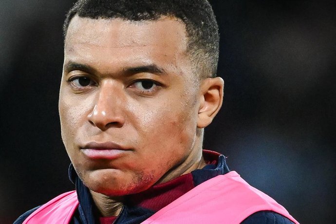 El delantero del PSG, Kylian Mbappé, en un calentamiento con el PSG.