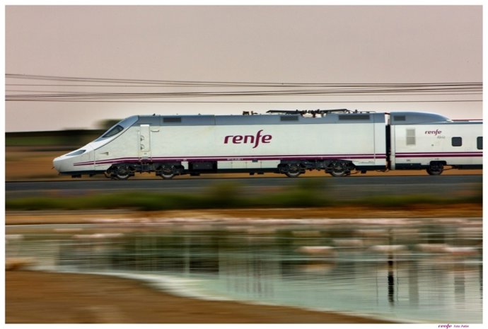 Archivo - Imagen de archivo de un tren Alvia de Renfe. 
