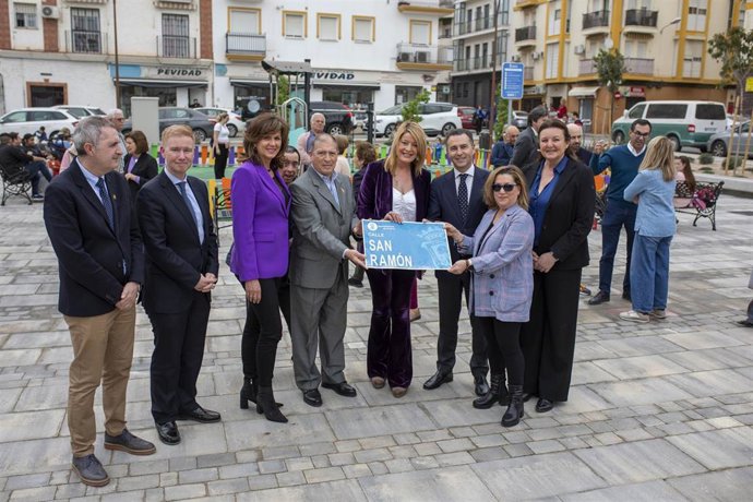 Inauguración de la plaza La Colombina.