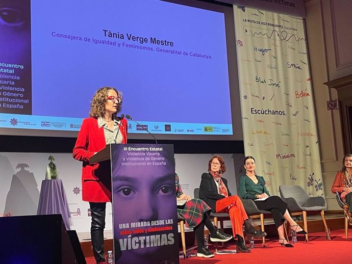 La consellera de Igualdad y Feminismos, Tània Verge, durante su discurso en la inauguración del III Encuentro Estatal de Violencia Vicaria y Violencia de Género Institucional de España en el Ilustre Colegio de Abogacía de Barcelona (ICAB)