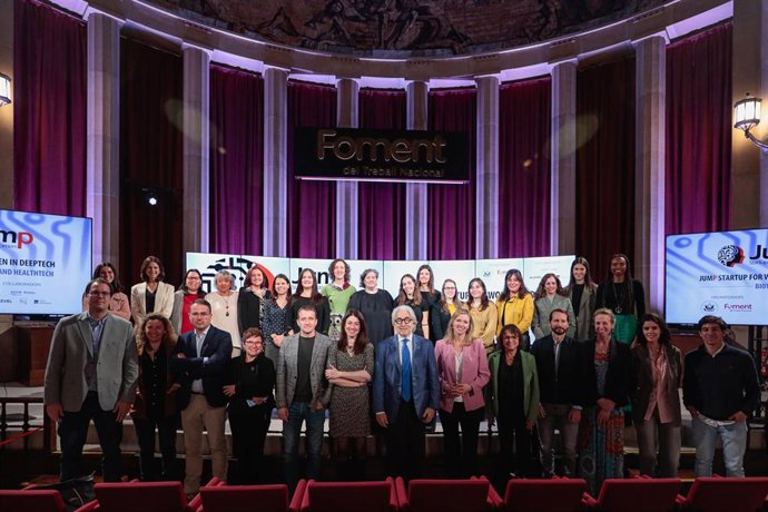 Las 20 emprendedoras de la beca 'Jump4Women'