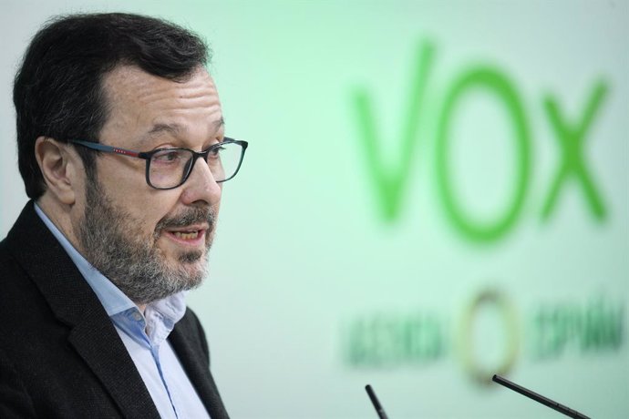 El nuevo portavoz de VOX, José Antonio Fúster, durante una rueda de prensa posterior a la reunión del Comité de Acción Política de Vox, a 18 de marzo de 2024, en Madrid (España). José Antonio Fúster es el nuevo portavoz nacional de VOX tras sustituir a Ig