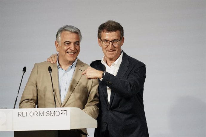 El candidato a lehendakari por el PP, Javier de Andrés, y el presidente del Partido Popular, Alberto Núñez Feijóo
