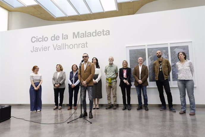El director general de Cultura del Gobierno de Aragón, Pedro Olloqui, presenta las exposiciones dedicadas a La Maladeta en el CDAN.