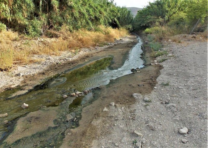 Archivo - Vertidos de aguas residuales en la rambla de Las Negras, en el parque natural de Cabo de Gata (Níjar)