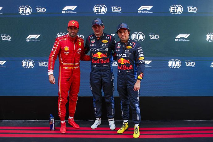 SAINZ Carlos (spa), Scuderia Ferrari SF-24, VERSTAPPEN Max (ned), Red Bull Racing RB20, PEREZ Sergio (mex), Red Bull Racing RB20, portrait during the Formula 1 Rolex Australian Grand Prix 2024, 3rd round of the 2024 Formula One World Championship from Mar