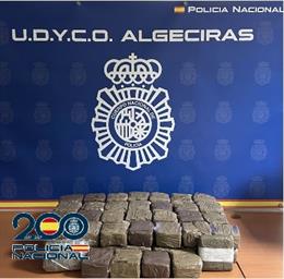 Hachís incautado en una furgoneta en Algeciras. ARCHIVO.